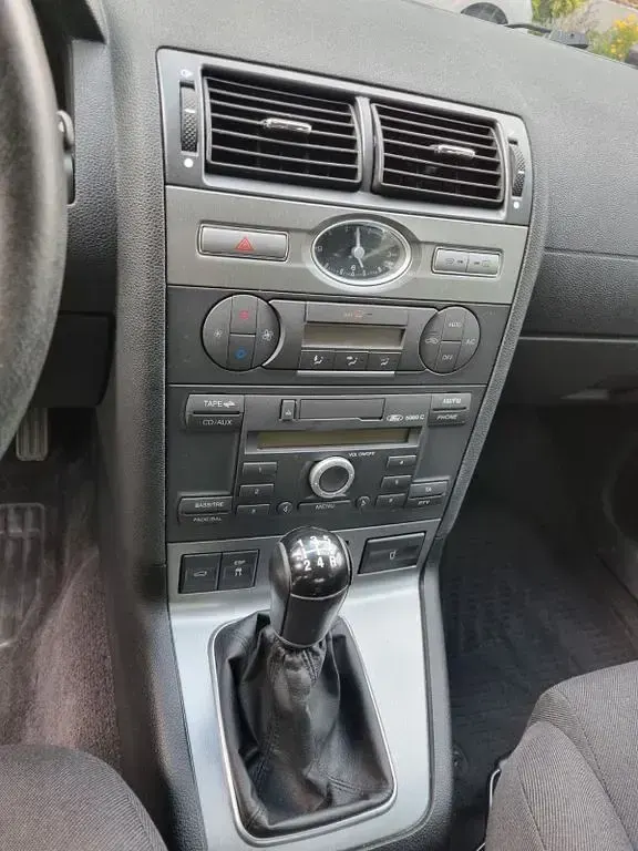 Gebraucht Ford Mondeo Ambiente 110 PS (80 kW) 2005 Silber Limousine