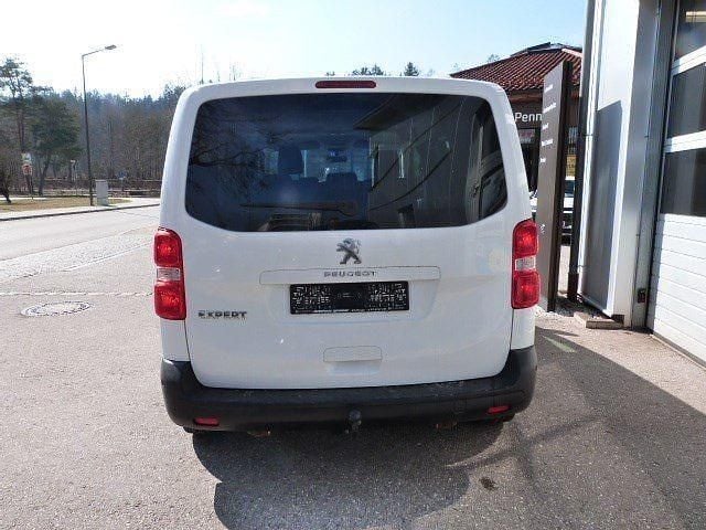 Gebraucht Peugeot Expert 150 PS (110 kW) 2018 Weiß Van