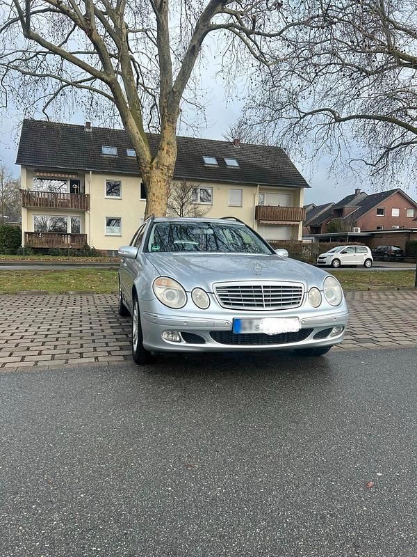 Gebraucht Mercedes E220 Elegance 150 PS (110 kW) 2005 Grau Kombi