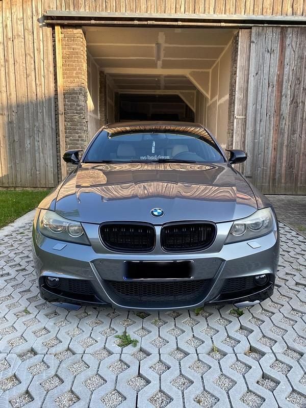 Grau Gebraucht 2010 BMW 330 M Sport Kombi | 9.000 € (Fairer Preis) - Bild 1/4