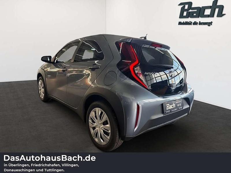Gebraucht Toyota Aygo X Play 72 PS (52 kW) 2025 Celeste grey SUV