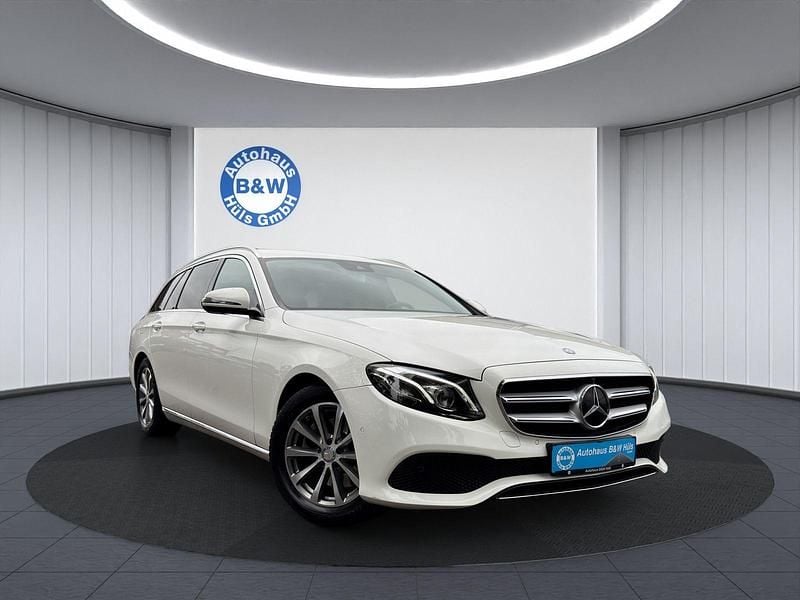 Weiß Gebraucht 2017 Mercedes E220 Kombi | 20.999 € (Guter Preis) - Bild 1/4