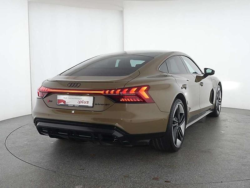 Gebraucht Audi e-tron GT quattro Ambiente 439 kW (598 PS) 2022 Taktikgrün metallic Limousine
