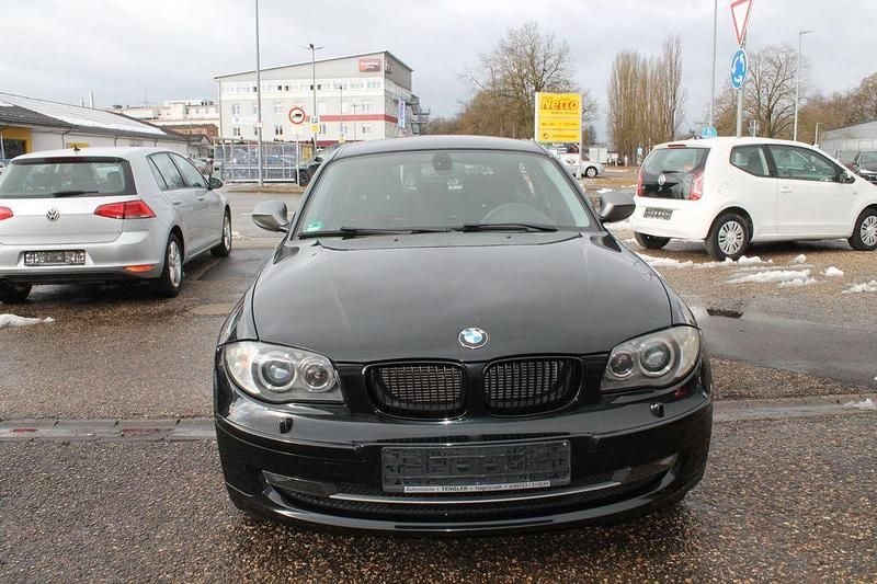 Gebraucht BMW 116 Lifestyle 116 PS (85 kW) 2011 Schwarz Kleinwagen