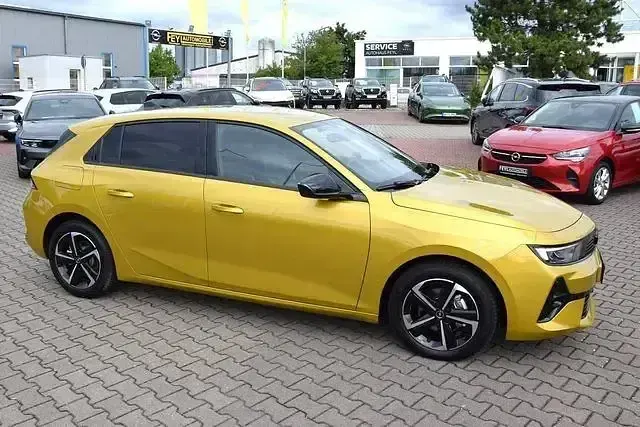 Gebraucht Opel Astra 131 PS (96 kW) 2025 Gelb Kleinwagen