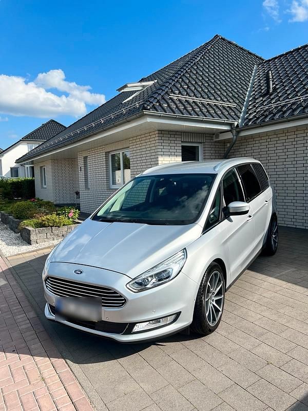 Silber Gebraucht 2017 Ford Galaxy Titanium Van / Kleinbus | 22.000 € (Etwas zu teuer) - Bild 1/4