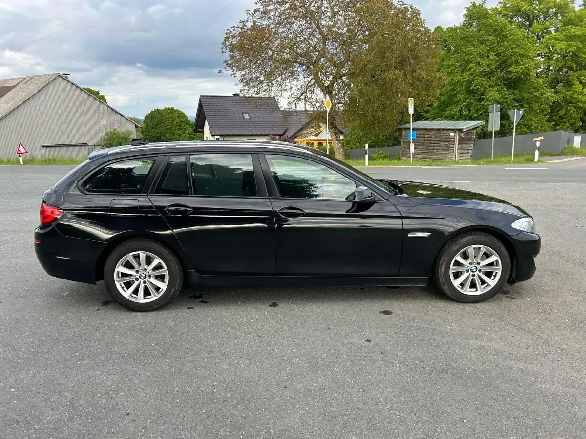 Gebraucht BMW 530 258 PS (189 kW) 2011 Schwarz Kombi