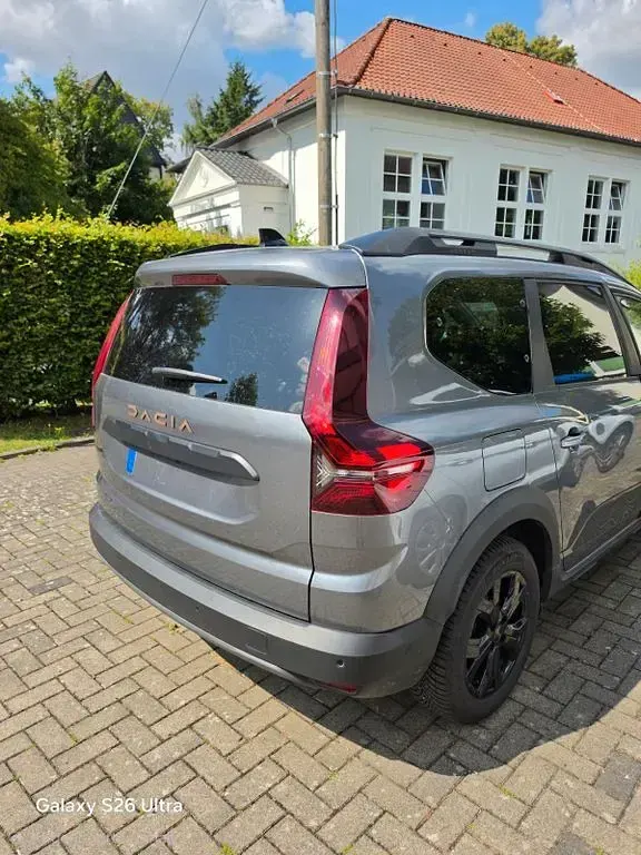 Gebraucht Dacia Jogger Extreme 141 PS (103 kW) 2025 Grau Van / Kleinbus