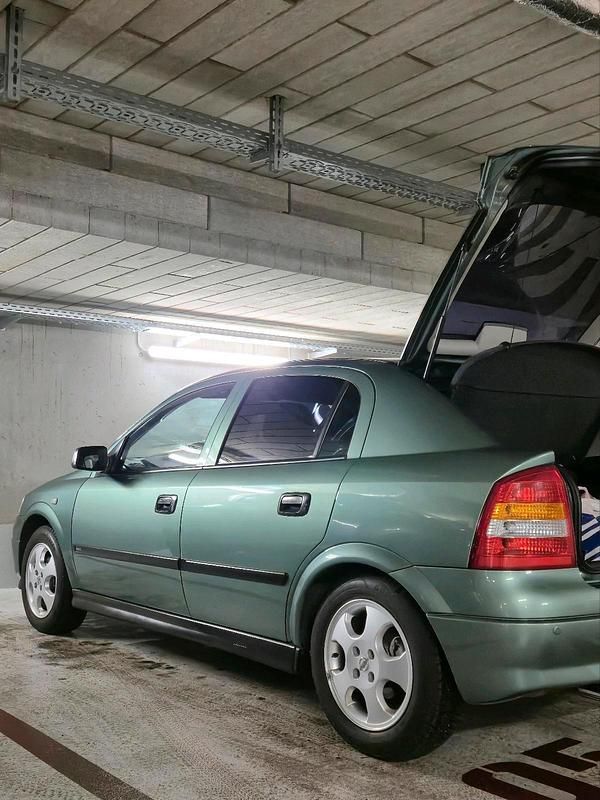 Gebraucht Opel Astra 101 PS (74 kW) 1999 Grün Limousine
