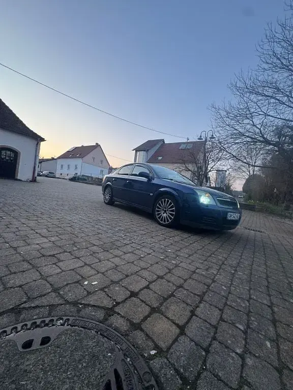 Używany Opel Vectra GTS 211 KM (155 kW) 2005 Niebieski Sedan/Limuzyna
