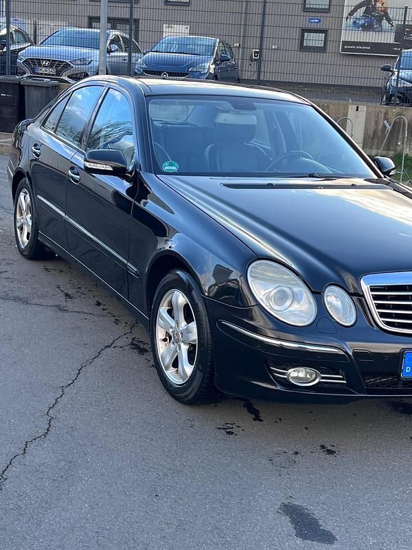 Gebraucht Mercedes E280 231 PS (169 kW) 2008 Schwarz Limousine