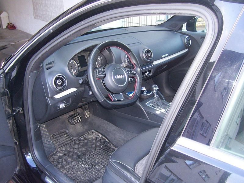 Gebraucht Audi e-tron Ambiente 204 PS (150 kW) 2016 Schwarz SUV