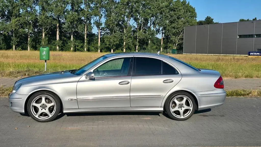 Gebraucht Mercedes E200 Avantgarde 184 PS (135 kW) 2008 Silber Limousine