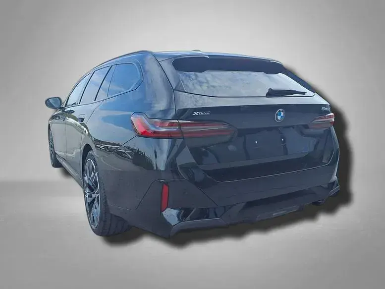 Gebraucht BMW 540 M Sport 286 PS (210 kW) 2026 Saphirschwarz metallic Kombi