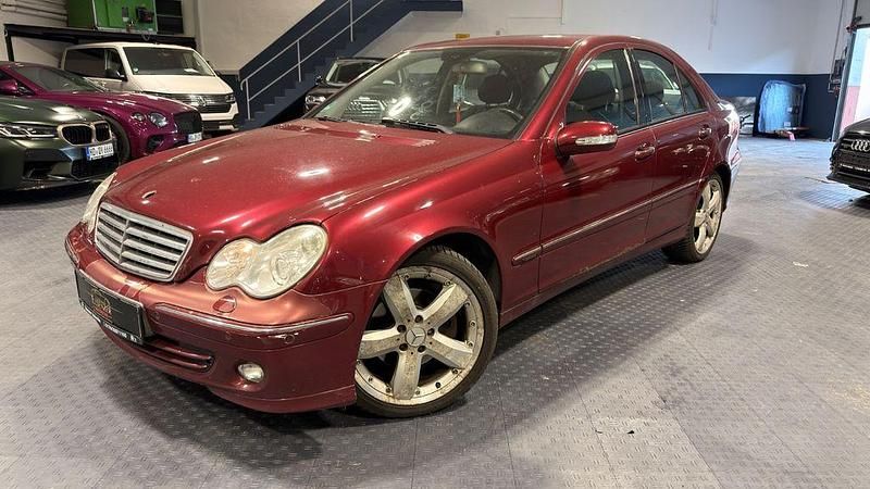 Gebraucht Mercedes C320 Elegance 218 PS (160 kW) 2005 Rot Limousine