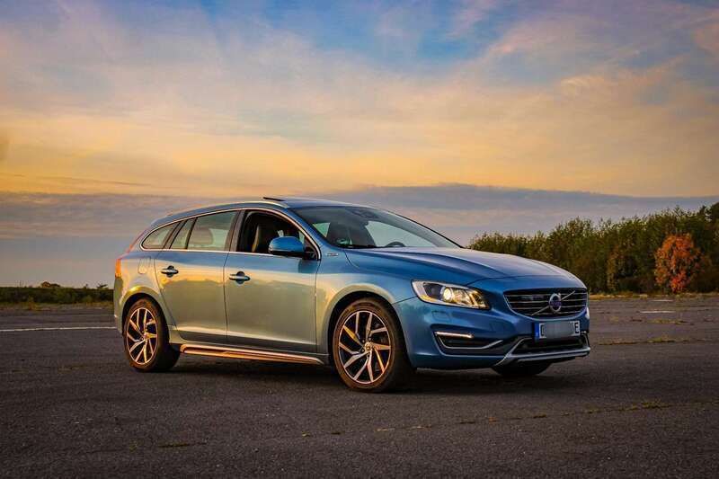 Blau Gebraucht 2013 Volvo V60 Summum Kombi | 10.000 € (Etwas zu teuer) - Bild 1/4