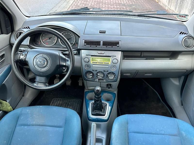 Grau Gebraucht 2004 Mazda 2 Active Kleinwagen | 1.299 € (Superpreis) - Bild 1/4