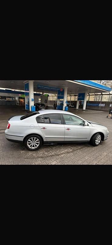 Gebraucht VW Passat 140 PS (102 kW) 2005 Silber Limousine