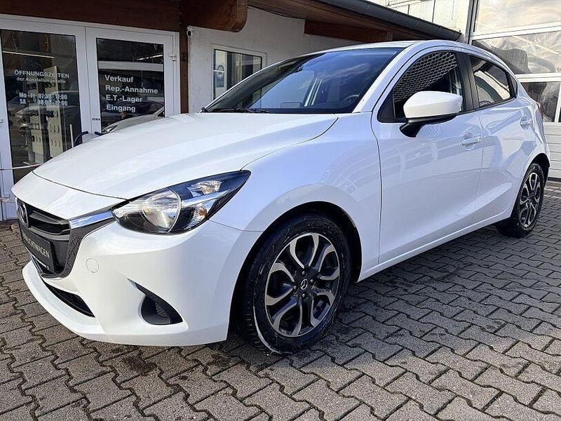 Satinweiß metallic Gebraucht 2017 Mazda 2 Kizoku Kleinwagen | 10.490 € (Fairer Preis) - Bild 1/4