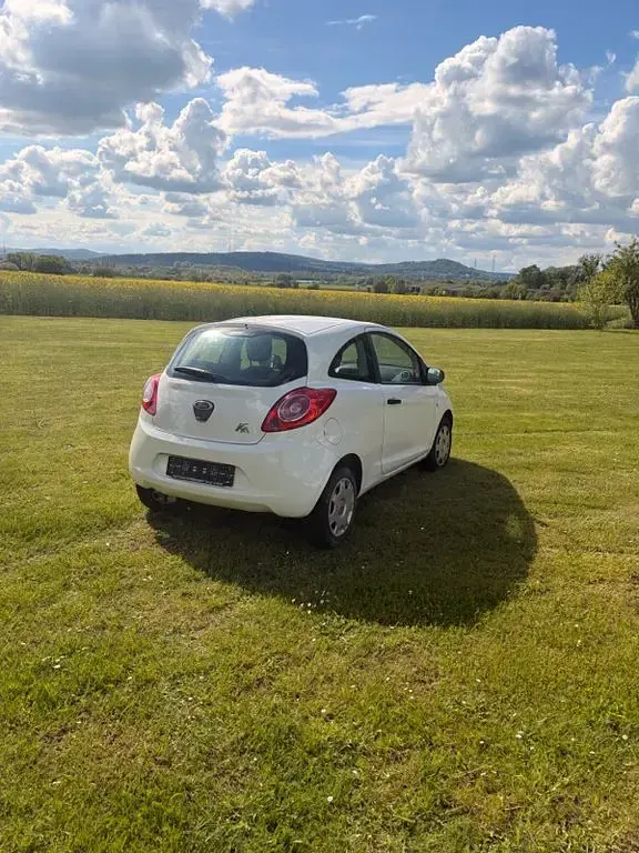 Gebraucht Ford Ka Trend 69 PS (50 kW) 2010 Weiß Kleinwagen