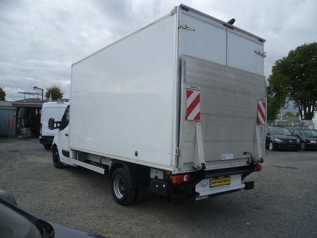 Gebraucht Opel Movano 131 PS (96 kW) 2018 Polar white Van