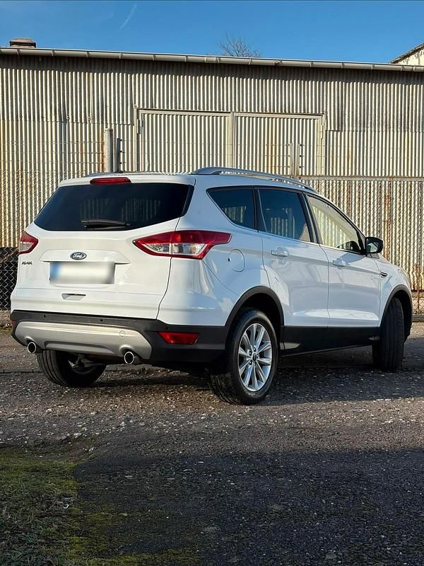 Gebraucht Ford Kuga Titanium 150 PS (110 kW) 2016 Weiß SUV
