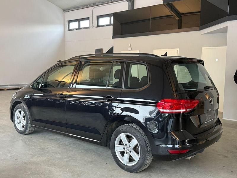 Gebraucht VW Touran 150 PS (110 kW) 2022 Schwarz Van / Kleinbus