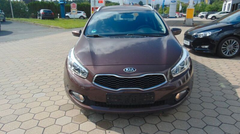Gebraucht Kia Ceed Sportswagon 99 PS (72 kW) 2013 Braun Kombi
