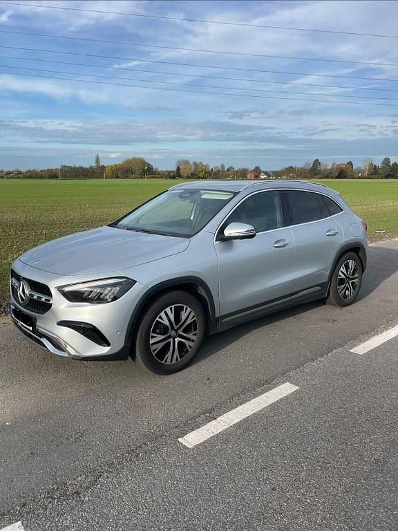 Silber Gebraucht 2024 Mercedes GLA200 SUV | 33.900 € (Superpreis) - Bild 1/4