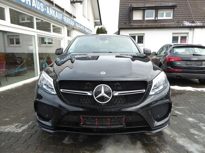 Schwarz Gebraucht 2018 Mercedes GLE350 AMG line SUV | 42.000 € - Bild 1/4