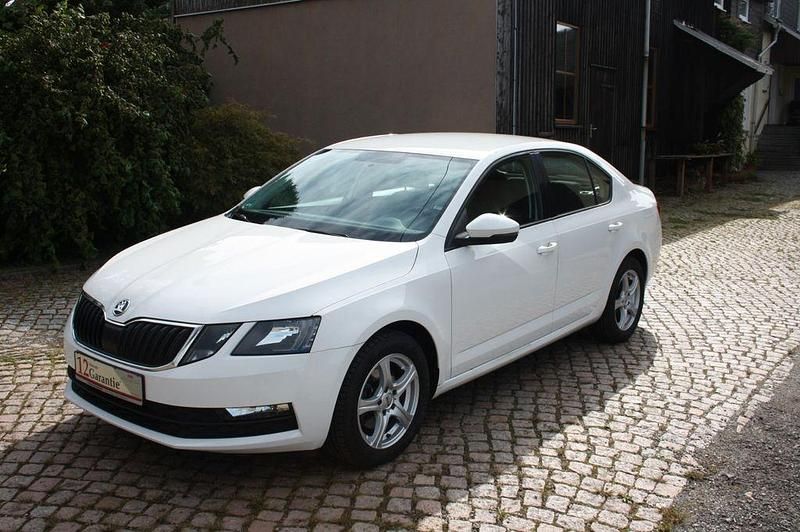 Weiß Gebraucht 2018 Skoda Octavia Active Limousine | 9.980 € (Guter Preis) - Bild 1/4