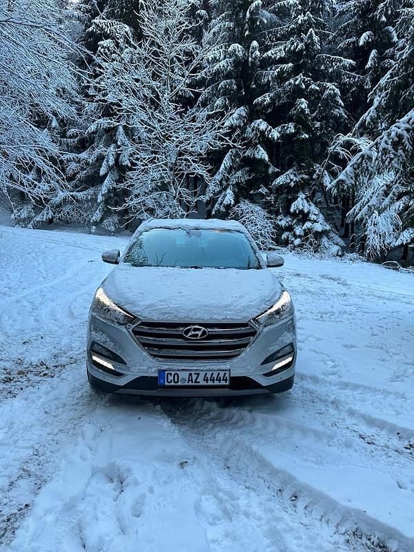 Silber Gebraucht 2016 Hyundai Tucson Premium SUV | 16.300 € (Fairer Preis) - Bild 1/4