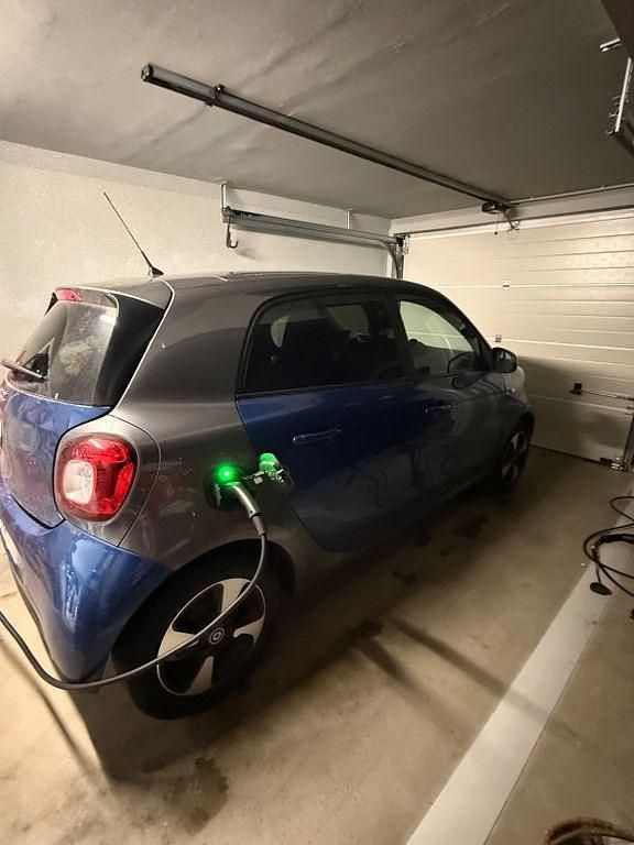Gebraucht Smart ForFour Electric Drive 60 kW (82 PS) 2019 Blau Kleinwagen