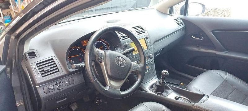 Gebraucht Toyota Avensis Executive 177 PS (130 kW) 2009 Silber Limousine