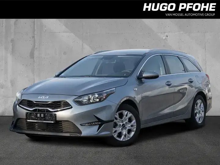 Silber Gebraucht 2023 Kia Ceed Vision Kombi | 23.325 € (Fairer Preis) - Bild 1/4