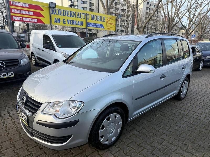 Silber Gebraucht 2008 VW Touran Conceptline Van / Kleinbus | 6.850 € (Etwas zu teuer) - Bild 1/4