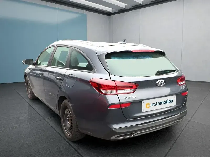 Gebraucht Hyundai i30 120 PS (88 kW) 2022 Grau Kleinwagen
