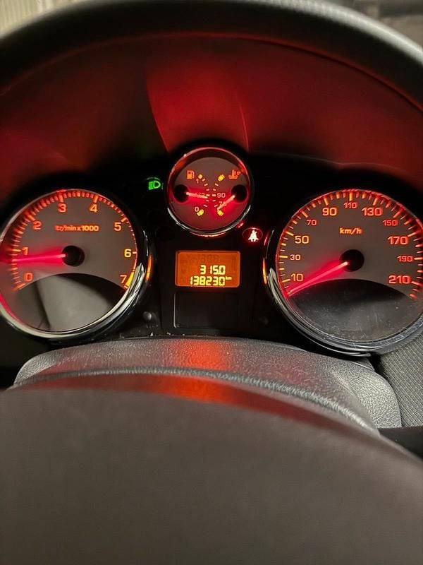 Gebraucht Peugeot 207 95 PS (69 kW) 2012 Grau Kleinwagen