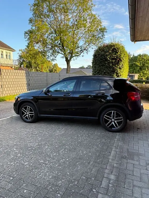 Gebraucht Mercedes GLA220 177 PS (130 kW) 2016 Schwarz SUV