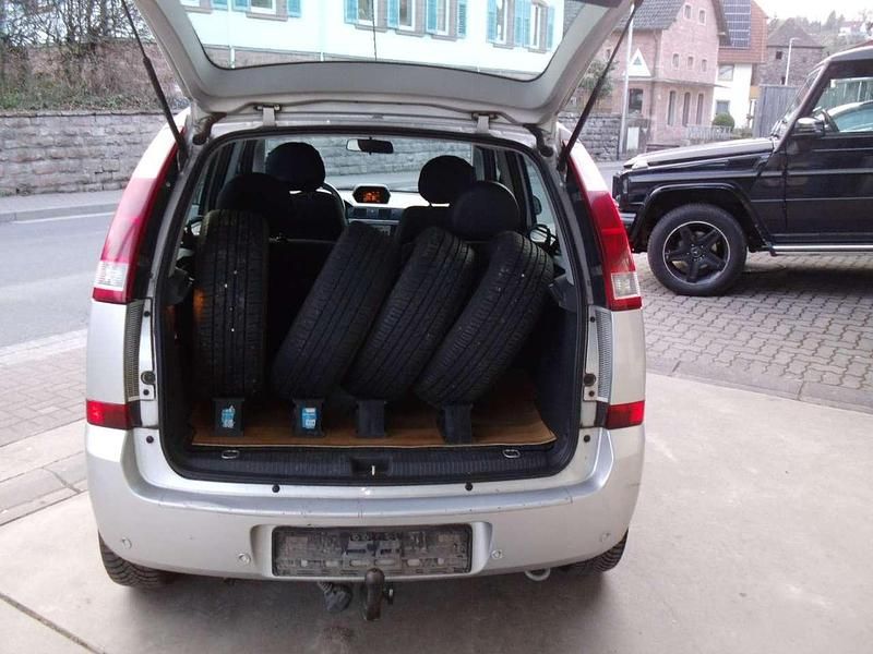 Gebraucht Opel Meriva Edition 101 PS (74 kW) 2006 Starsilber iii m2 Van / Kleinbus