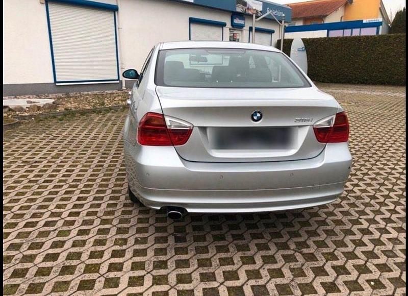 Gebraucht BMW 318 129 PS (94 kW) 2006 Silber Limousine