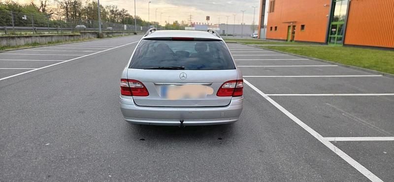 Usata Mercedes E320 224 CV (164 kW) 2005 Grigio Station wagon