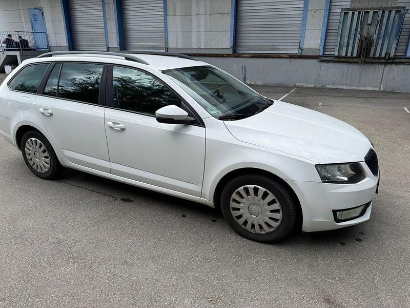 Weiß Gebraucht 2014 Skoda Octavia Elegance Kombi | 4.299 € (Fairer Preis) - Bild 1/4
