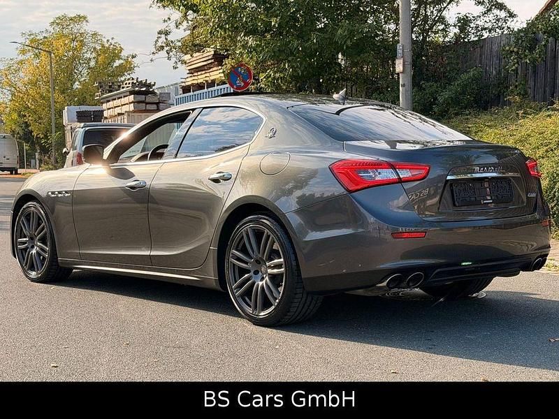 Grau Gebraucht 2016 Maserati Ghibli Coupé | 27.900 € (Superpreis) - Bild 1/4