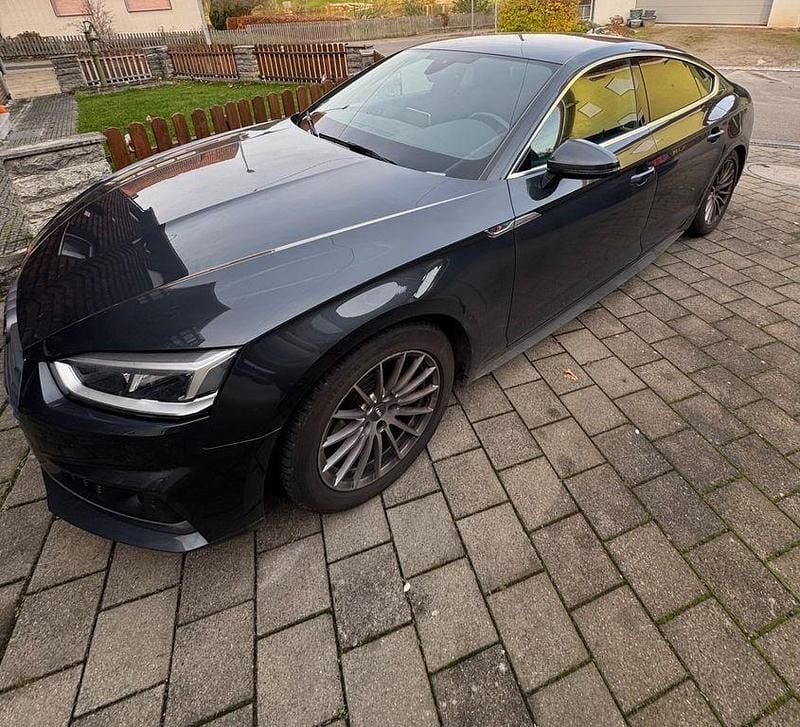 Grau Gebraucht 2017 Audi A5 Sportback Ambiente Kleinwagen | 18.500 € (Superpreis) - Bild 1/4
