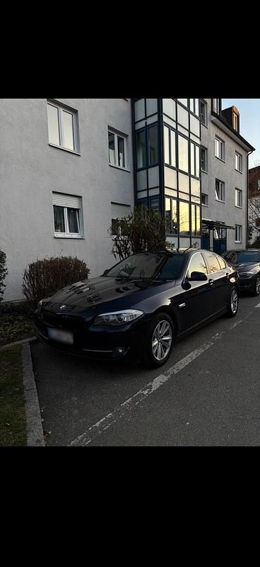 Gebraucht BMW 530 258 PS (189 kW) 2011 Blau Limousine