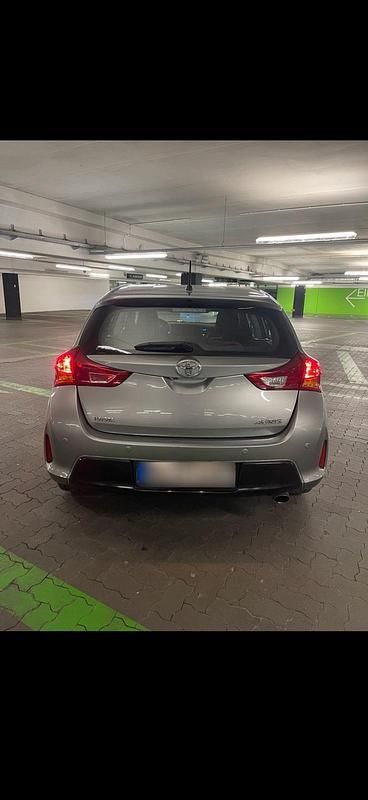 Gebraucht Toyota Auris 132 PS (97 kW) 2012 Silber Kleinwagen