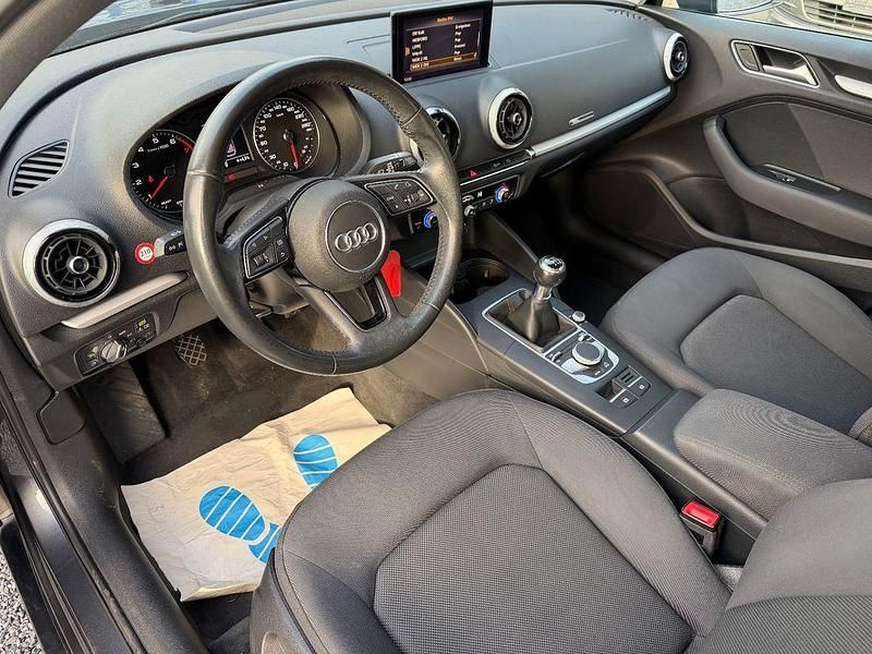 Gebraucht Audi A3 Sport 116 PS (85 kW) 2018 Grau Limousine