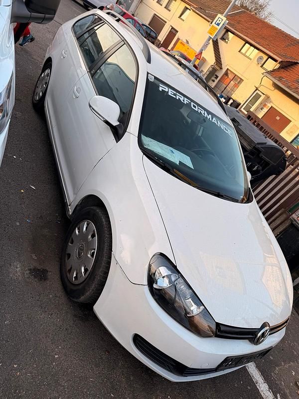 Gebraucht VW Golf VI 105 PS (77 kW) 2010 Weiß Kleinwagen
