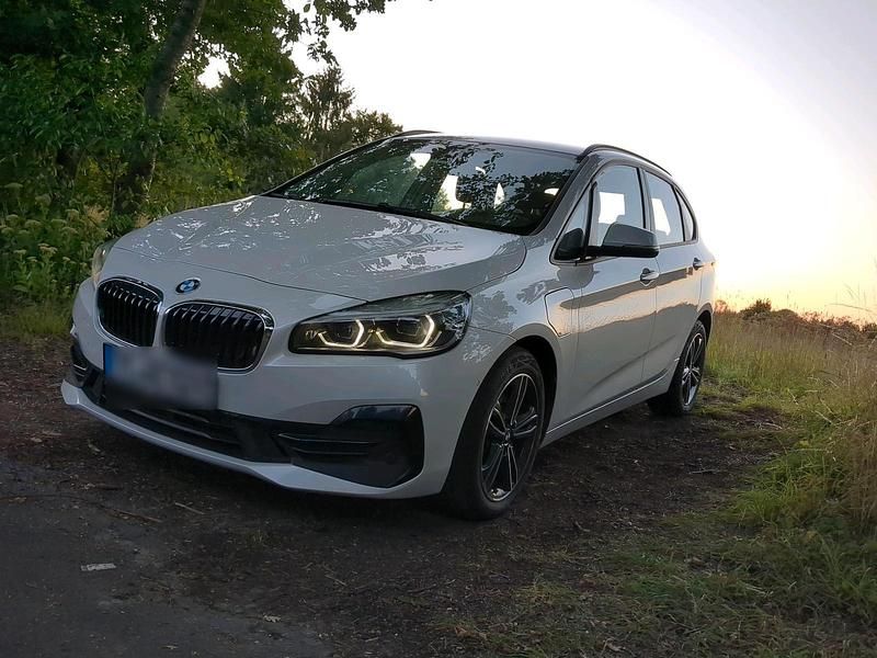 Weiß Gebraucht 2020 BMW 225 iPerformance Van / Kleinbus | 17.000 € (Fairer Preis) - Bild 1/4